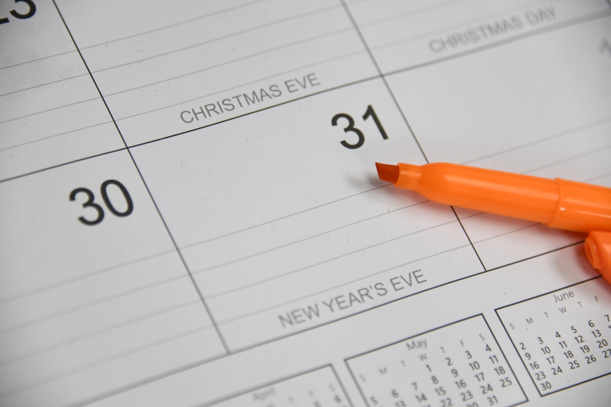 Calendrier avec la date du réveillon de Noël et du Nouvel An.